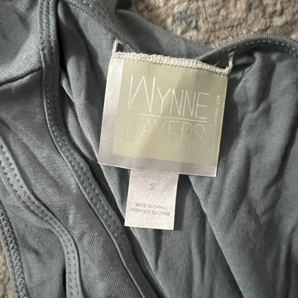 Wynee layers small‎ top